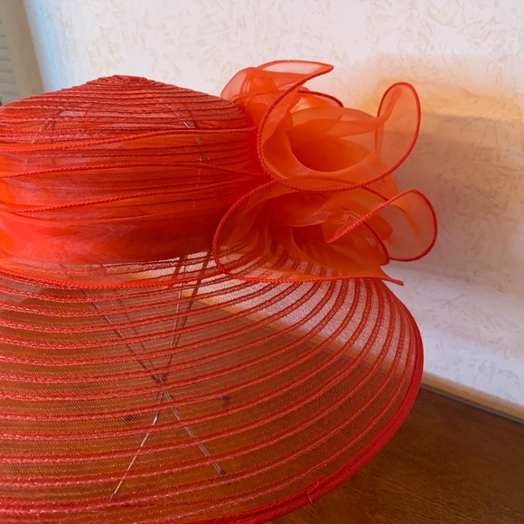 Giovannio New York Red Hat with Adjustable Fit Band - Picture 4 of 11